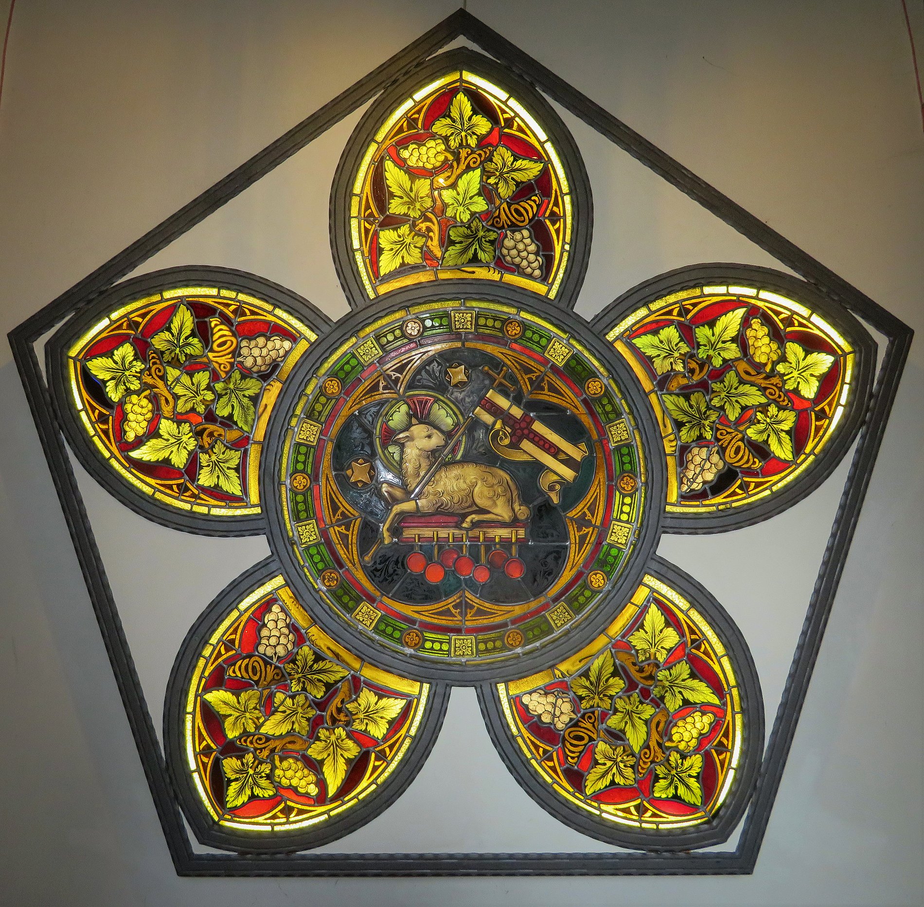 Rosettenfenster im Vorraum